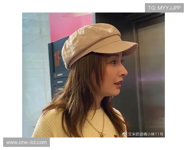 吴昕与足球城球星偶遇精彩瞬间引发热议网友纷纷留言点赞