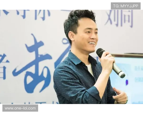 第一次追随足球明星的心路历程与热血时刻 分享我的青春与偶像的故事