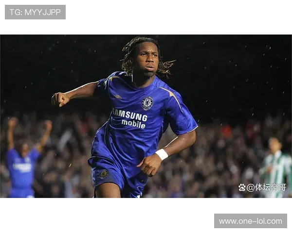 足球历史上首位黑人球星的传奇之路与影响力探析